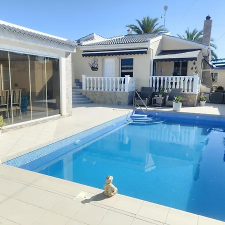 Quesada Con Piscina Privada شاليه *