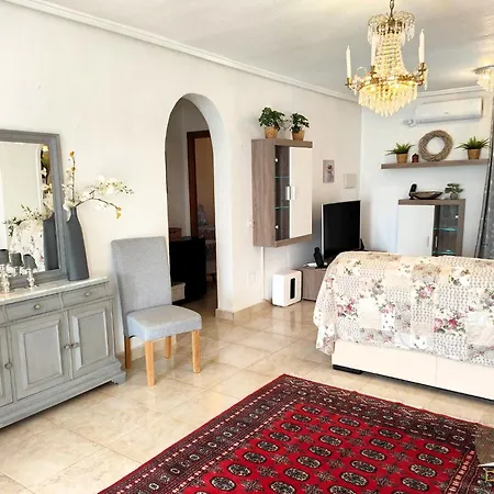 Quesada Con Piscina Privada شاليه سيوداد كيسادا