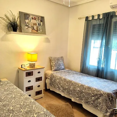 Quesada Con Piscina Privada شاليه *