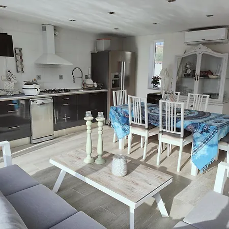 Quesada Con Piscina Privada شاليه *